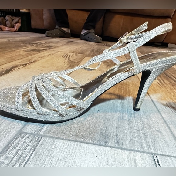 L.miller Silver glittery strapy kitten heels - Picture 3 of 6